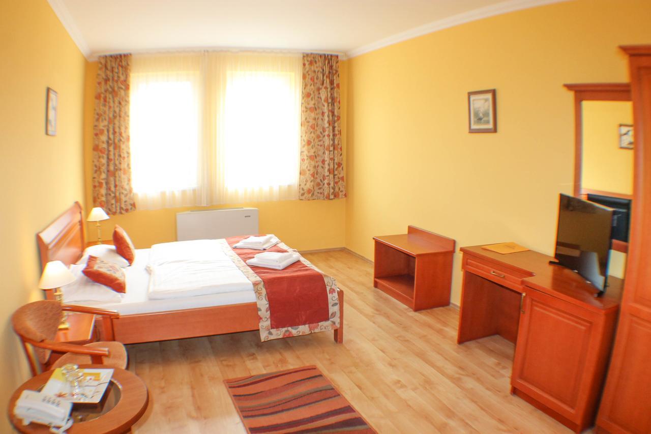 Hotel Jarja Hajduszoboszlo Exterior photo